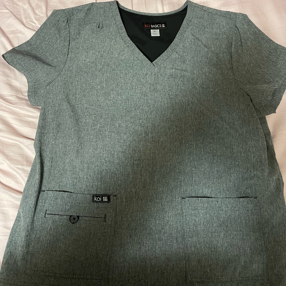 COPY - Koi scrub top. Great condition!!